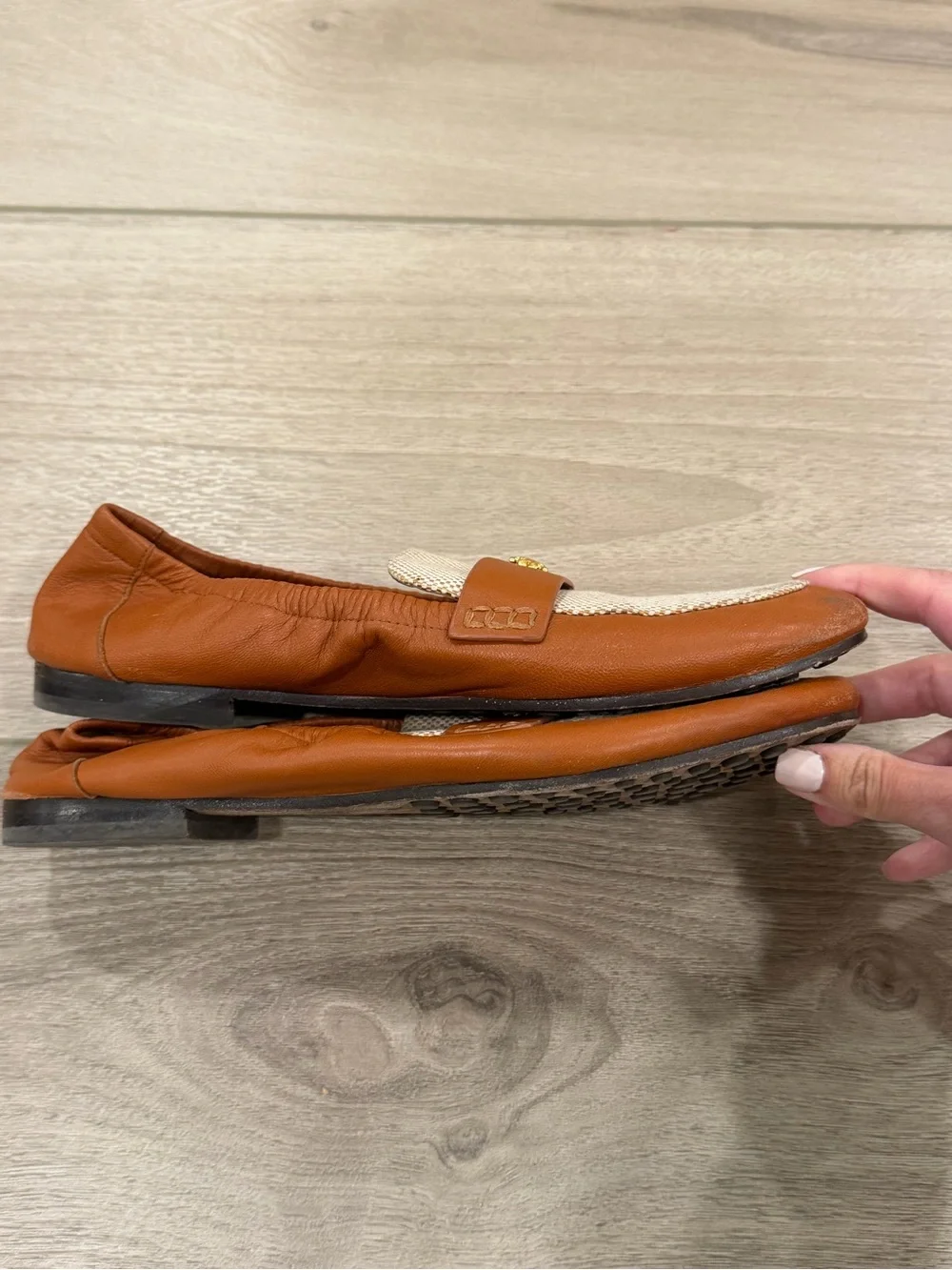 🔥Tory Burch Bicolor Medallion Ballet Loafers Size 8